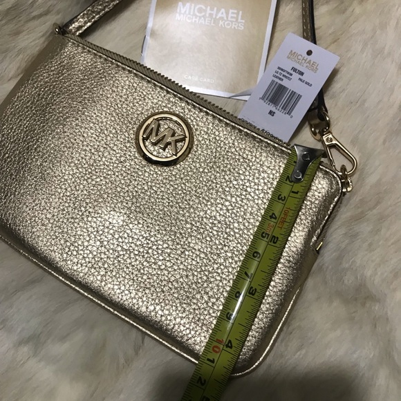 NWT, Michael Kors LG TZ WRSTLT Bag, Pale gold MSRP $128 - Picture 9 of 17